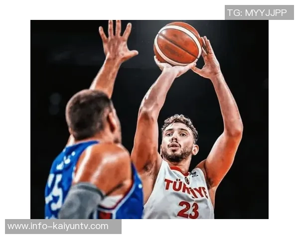 马龙称申京如约基奇般成为球队进攻核心角色展现出色表现